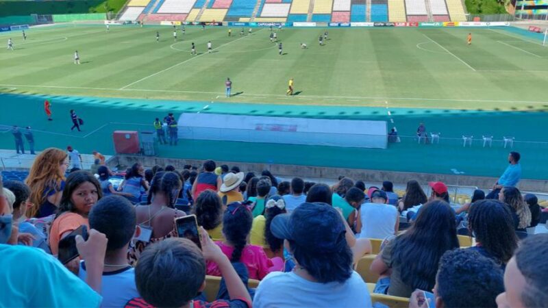 Alunos ganham ida até o estádio para assistir jogo do campeonato capixaba