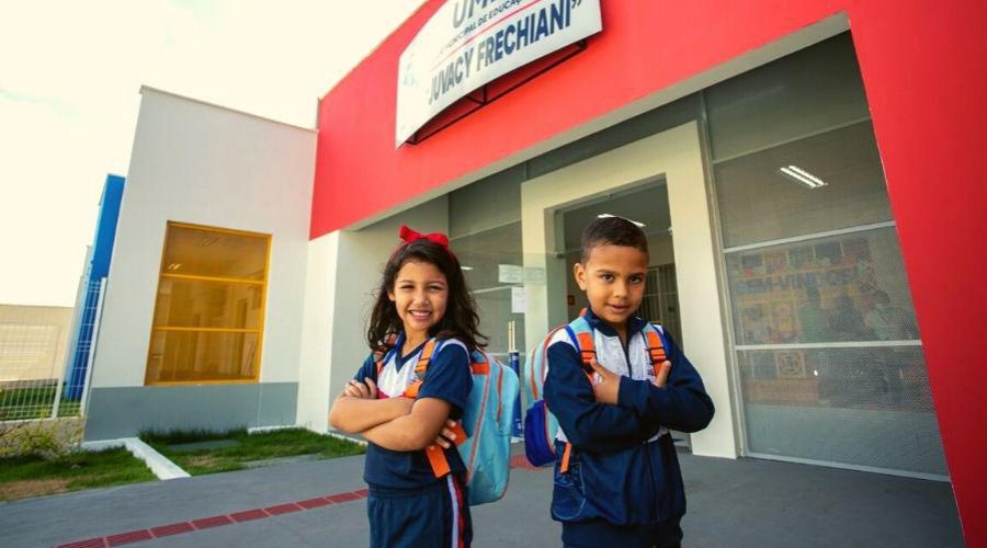 Prefeitura de Vila Velha realiza a entrega de uniformes para alunos da rede municipal