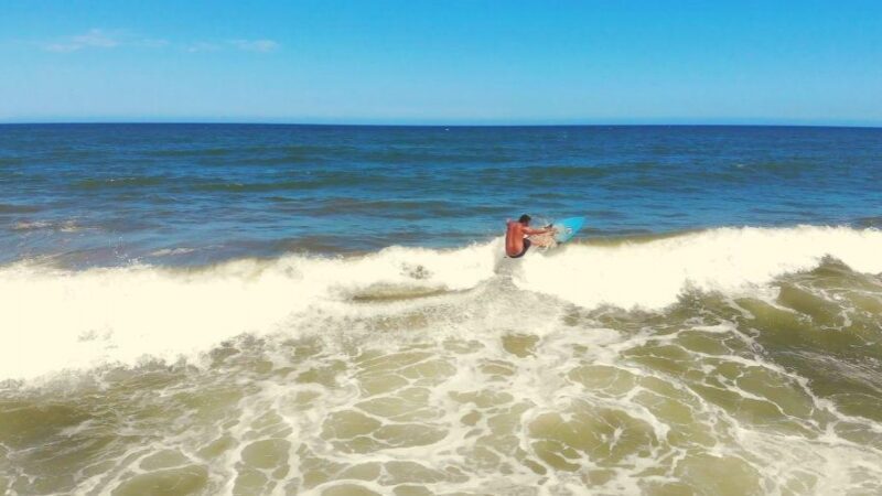 Primeira etapa do campeonato estadual de surf em Vila Velha