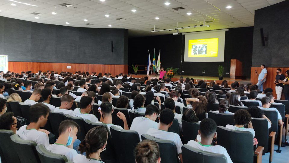 Vice-Governadora Jacqueline Moraes participa de evento estudantil no Ifes de Alegre