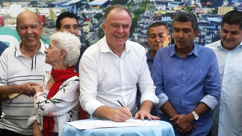 Governador Renato Casagrande autoriza início das obras de praça no bairro Barcelona, na Serra