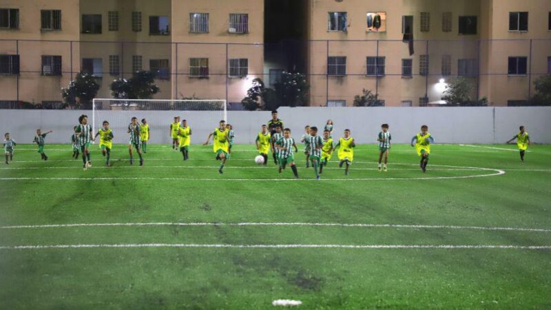 Vila Velha: ​Santa Rita ganha novo campo de futebol e via pavimentada