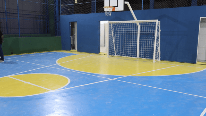Secretaria de Serviços de Cariacica entrega revitalização da quadra do Centro Esportivo Célio Reis em Bela Aurora