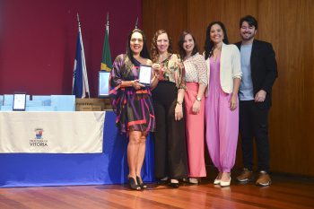 Prefeitura de Vitória entrega novos computadores para a rede municipal de ensino