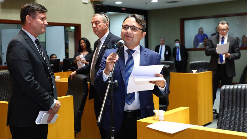Aprovado projeto que torna pública biblioteca da Ales