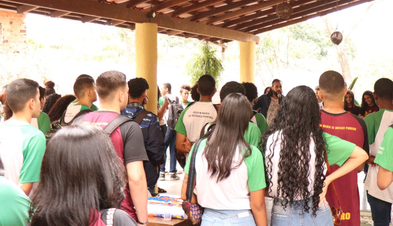 Exposição fotográfica apresenta olhares de alunos vianenses
