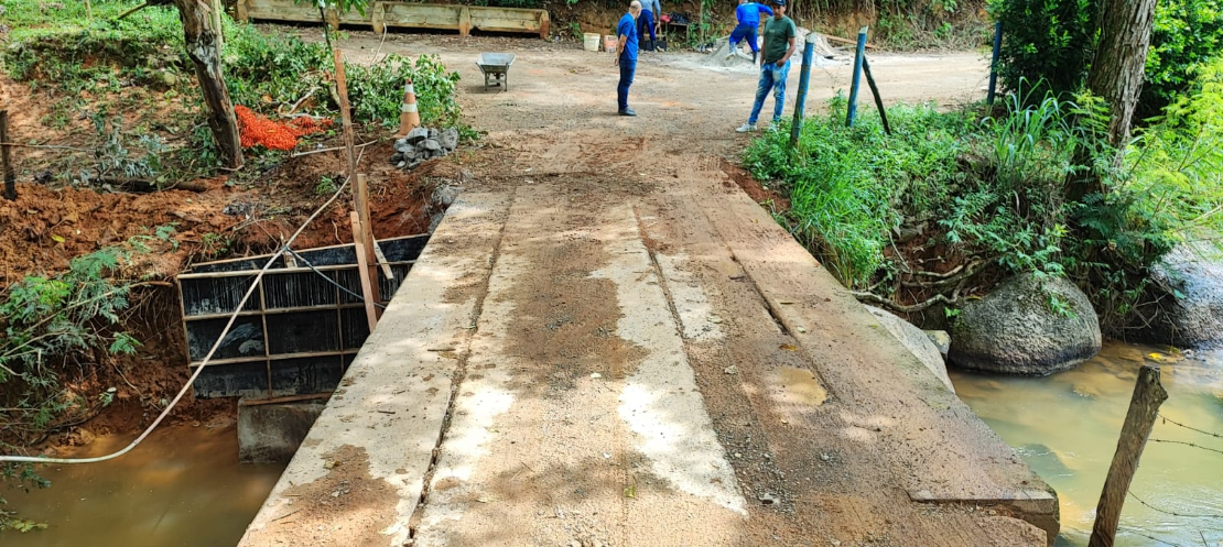 Secretaria de Obras de cariacica recupera ponte danificada na zona rural