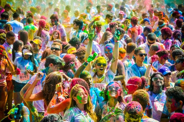 Praia de Camburi vai ficar colorida no domingo (23) com a Corrida das Cores