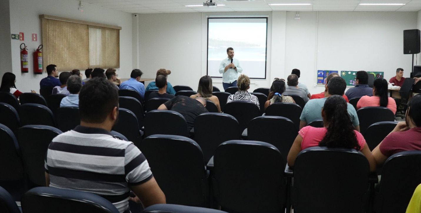 Prefeitura de Viana oferece palestra sobre marketing digital para empreendedores