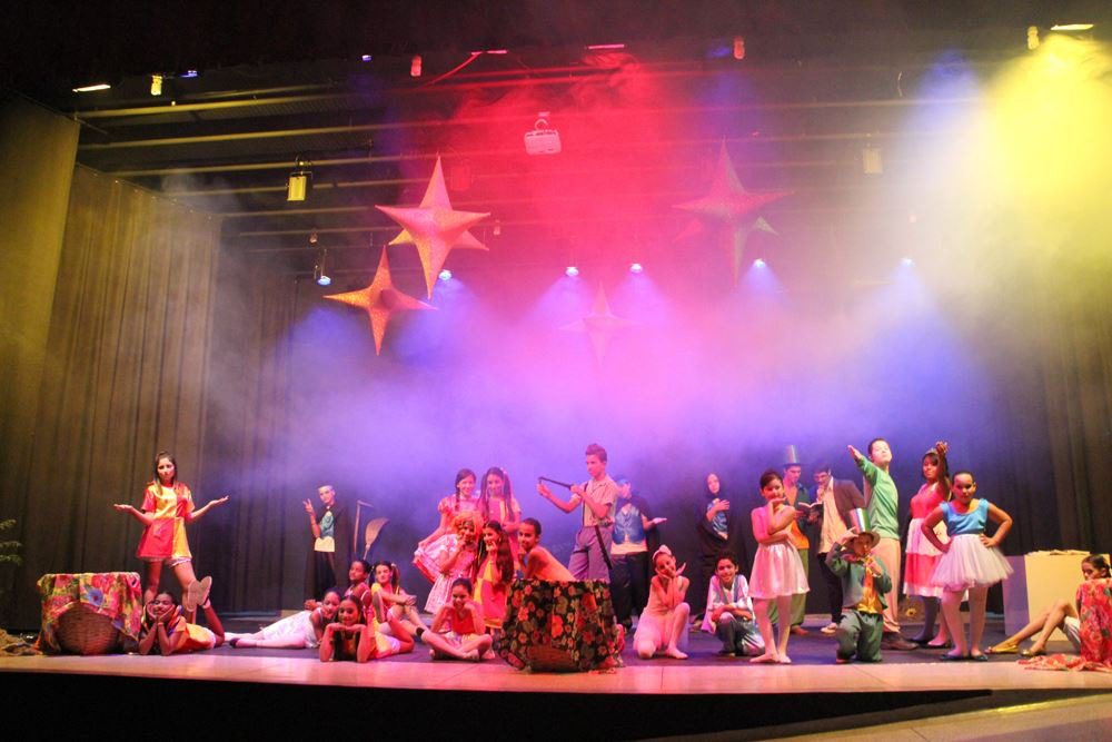 Vitória abre inscrições para oficinas gratuitas de informática e teatro