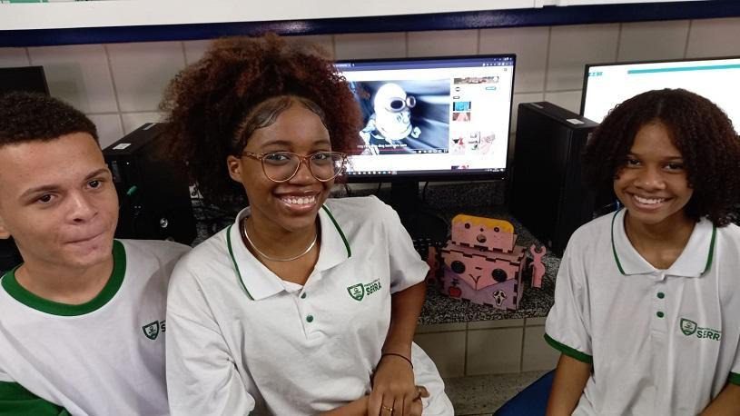Aulas de Robótica na Serra tornam o ensino da matemática mais fácil na EMEF Aureníria Correa Pimentel
