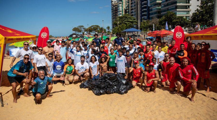 Guarda Municipal de Vila Velha e Guarda Vida participaram de uma roda de conversa na praia