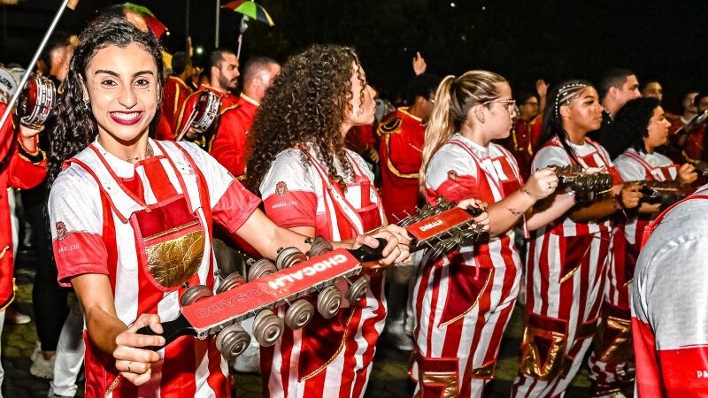 Minidesfiles do Carnaval de Vitória lotam o Tancredão no 1º dia