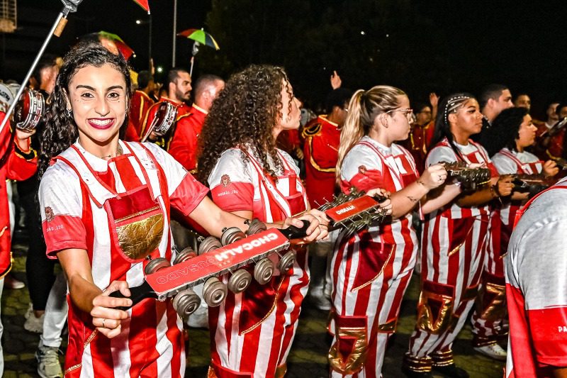 Minidesfiles do Carnaval de Vitória lotam o Tancredão no 1º dia