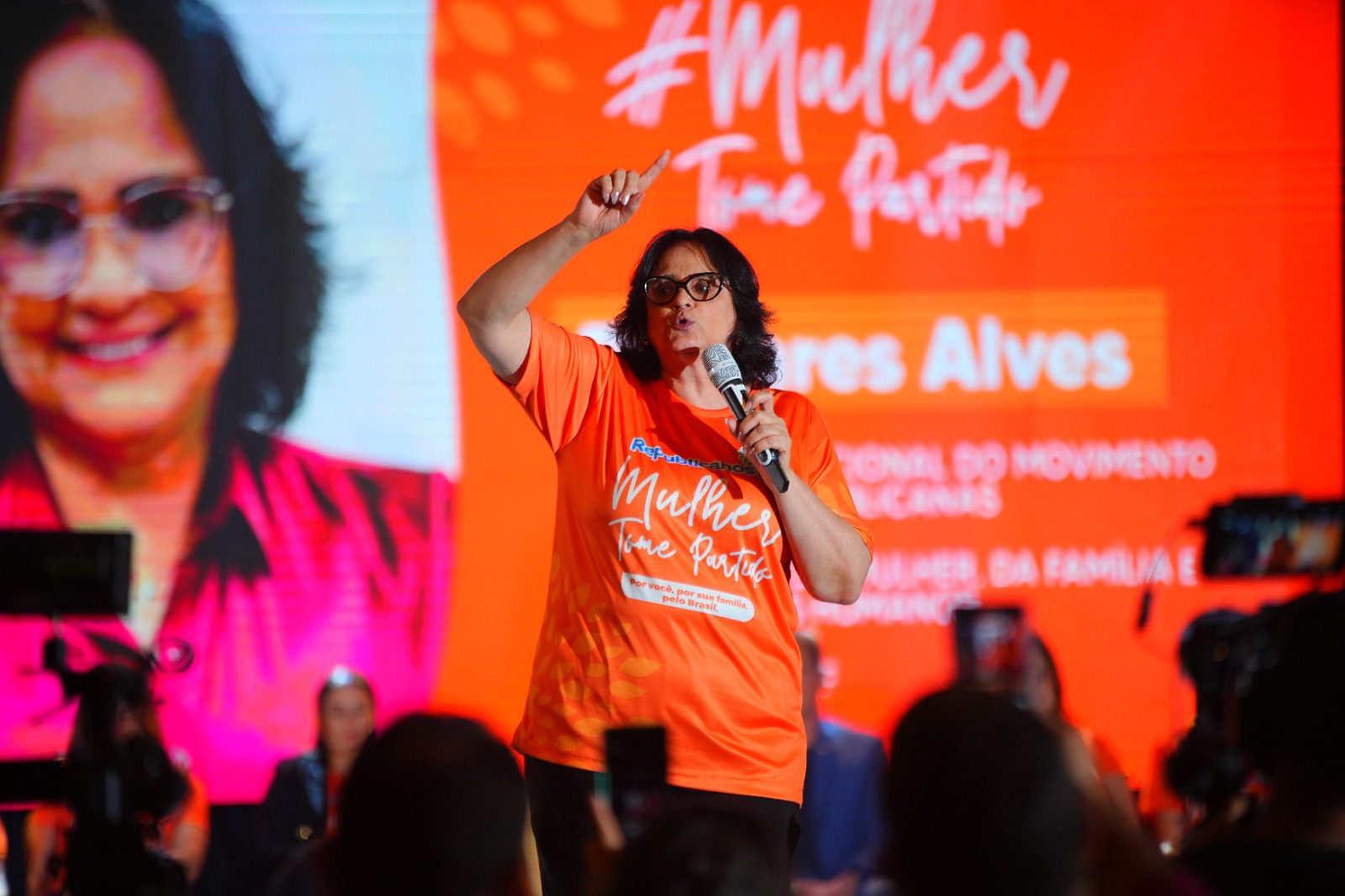 Em Vitória, senadora Damares Alves dirige o início da campanha “Mulher, Tome Partido”