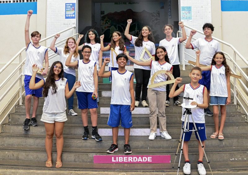 Estudantes de Vitória se destacam com medalhas e menções honrosas em olimpíada educacional