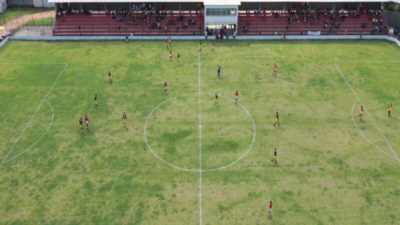 Estádio Municipal de Arlindo Villaschi em Viana recebe obras de recuperação no gramado