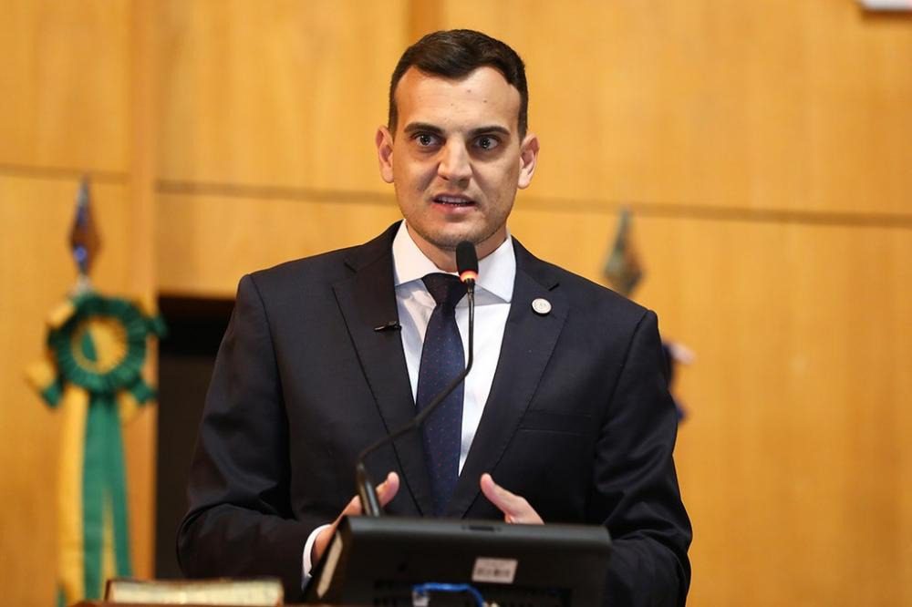 Alcântaro Filho apresenta proposta de auxílio para crianças órfãs de feminicídio no Espírito Santo
