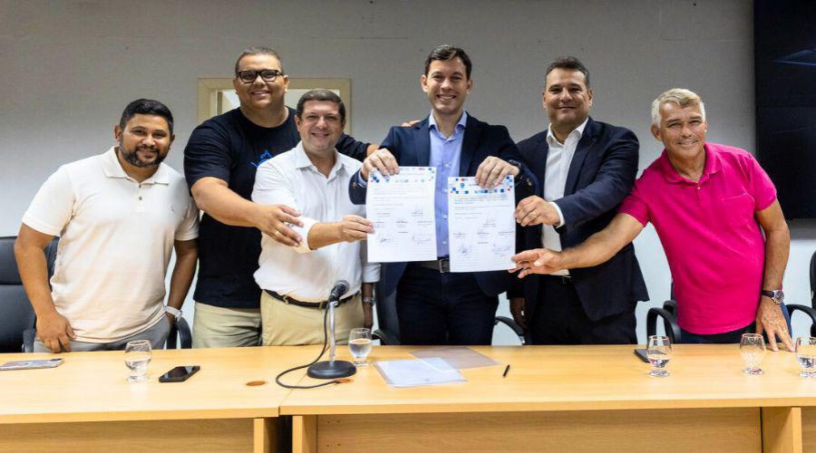 Vila Velha anuncia licitações para modernização da Praça Duque de Caxias e do Teatro Municipal