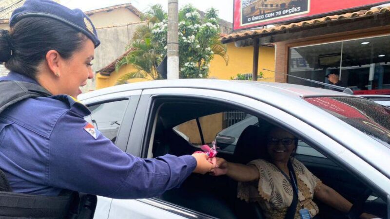 Agentes da Guarda celebram o Dia das Mulheres com blitz voltada exclusivamente para mulheres
