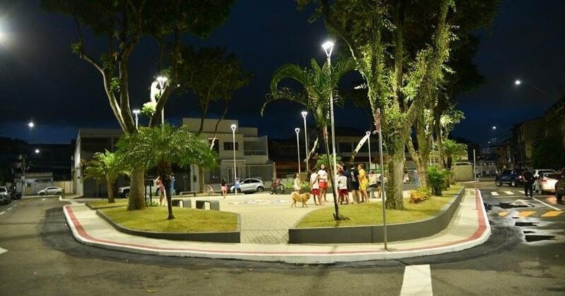 Revitalização renova paisagem urbana em André Carloni com transformação de praças e calçadão