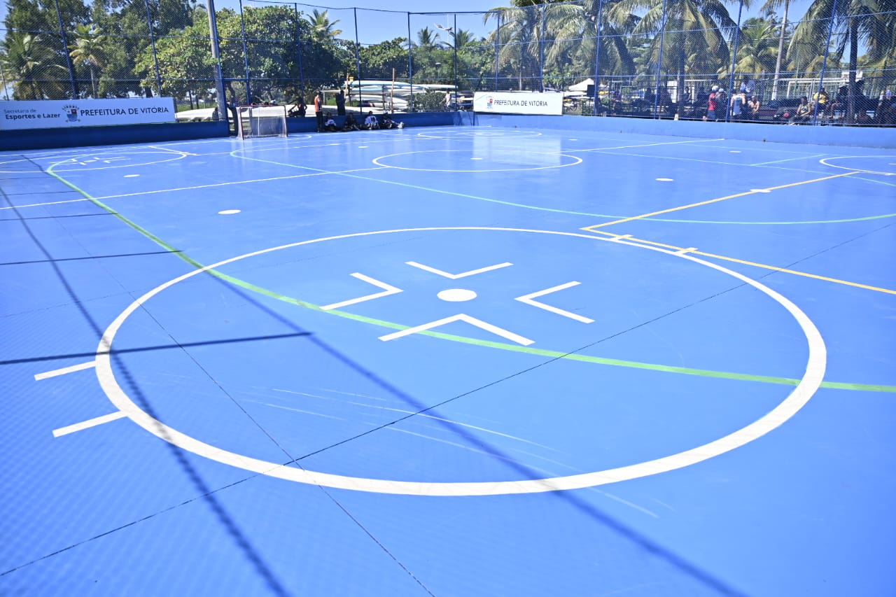 Inauguração da primeira quadra de hóquei e patinação por Pazolini