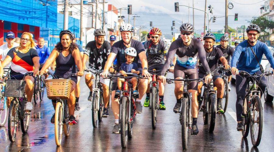 Passeio ciclístico celebra a renovação da Avenida Carlos Lindenberg