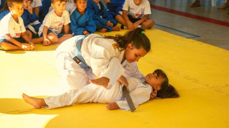 Prefeitura promove aulas de judô gratuitas para crianças e adolescentes