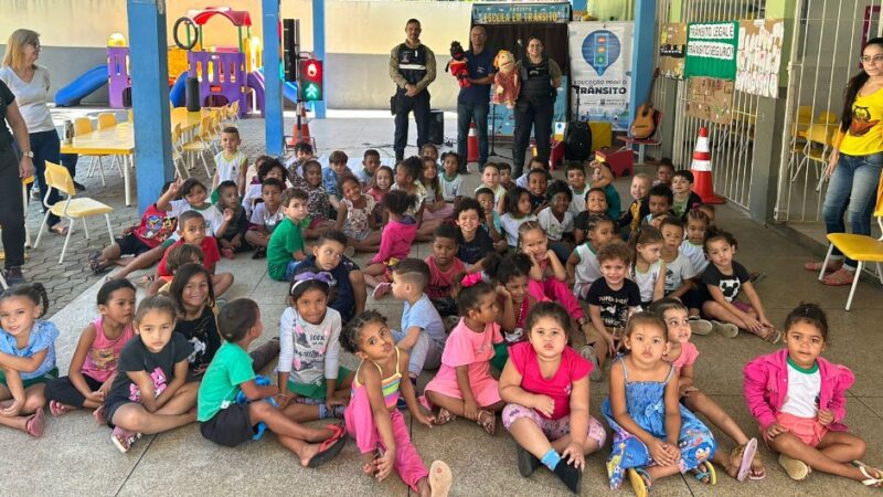 Segurança no trânsito é tema de teatro no CMEI Rosalina Marques de Souza