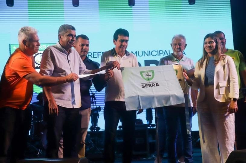 Show gospel de Anderson Freire marca entrega da nova Praça das Artes em Feu Rosa