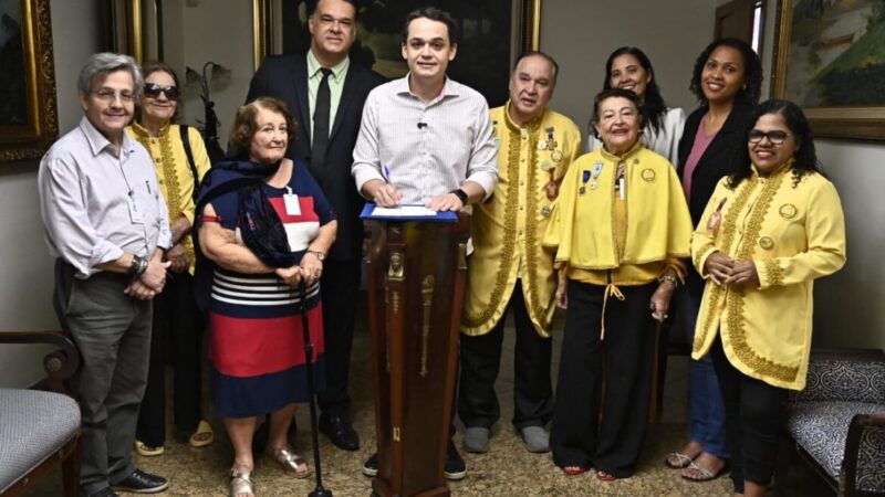 Vitória Reforça Título de Capital da Educação com Lei do Cartão do Estudante Leitor Sancionada por Pazolini