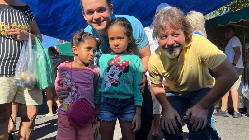 Pazolini promove diálogo, alegria e investimentos em caminhada pela Grande Goiabeiras