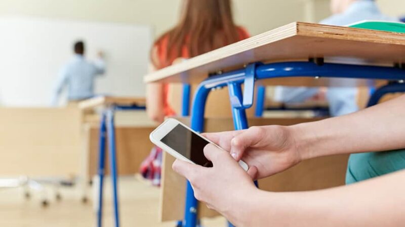 Mudança nas Escolas Capixabas: Celulares Vetados na Volta às Aulas