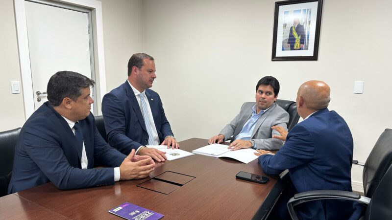 Presidente da Câmara de Vila Velha busca em Brasília recursos para o esporte e educação para o trânsito