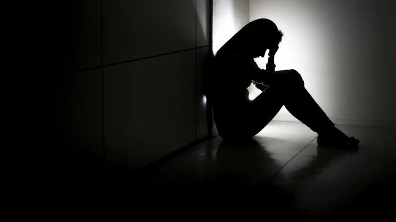 Alterações nas regras de saúde no trabalho incluem saúde mental e passam a valer dia 26/03
