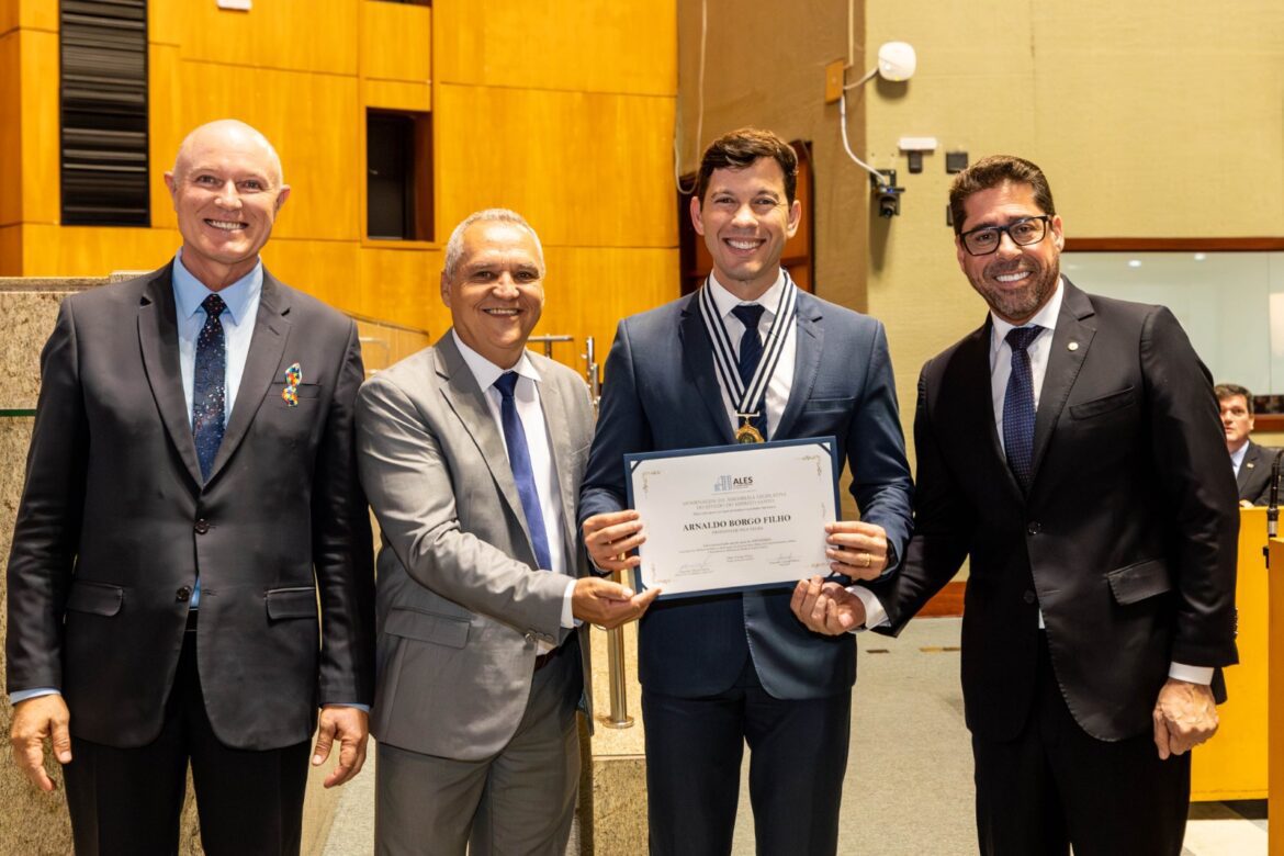 Prefeito Arnaldinho Borgo é homenageado pela Aspomires pelos serviços prestados à segurança pública