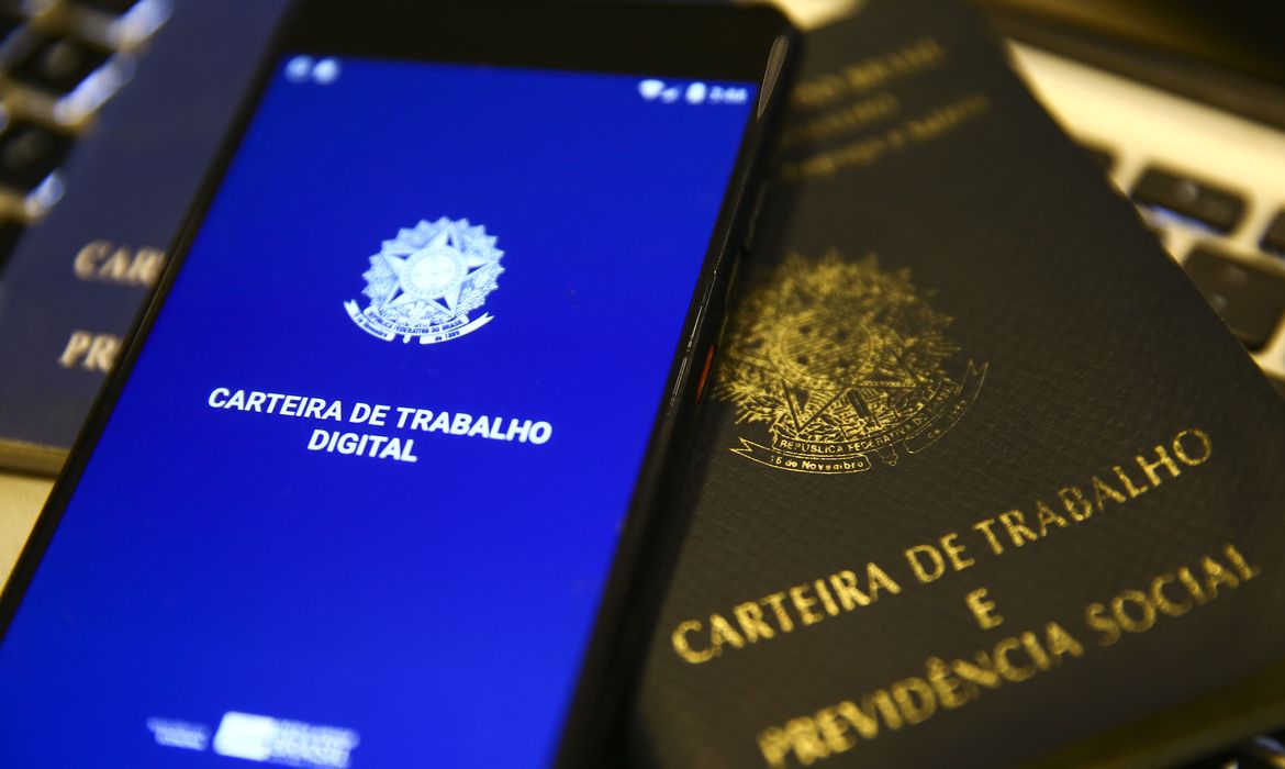 Redução da jornada de trabalho pode reduzir empregos e salários, alerta estudo