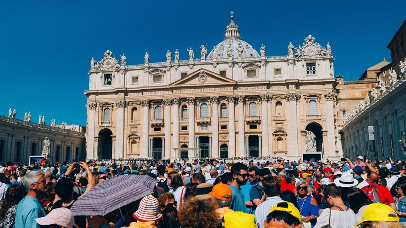 Fumaça branca simboliza que novo Papa foi escolhido