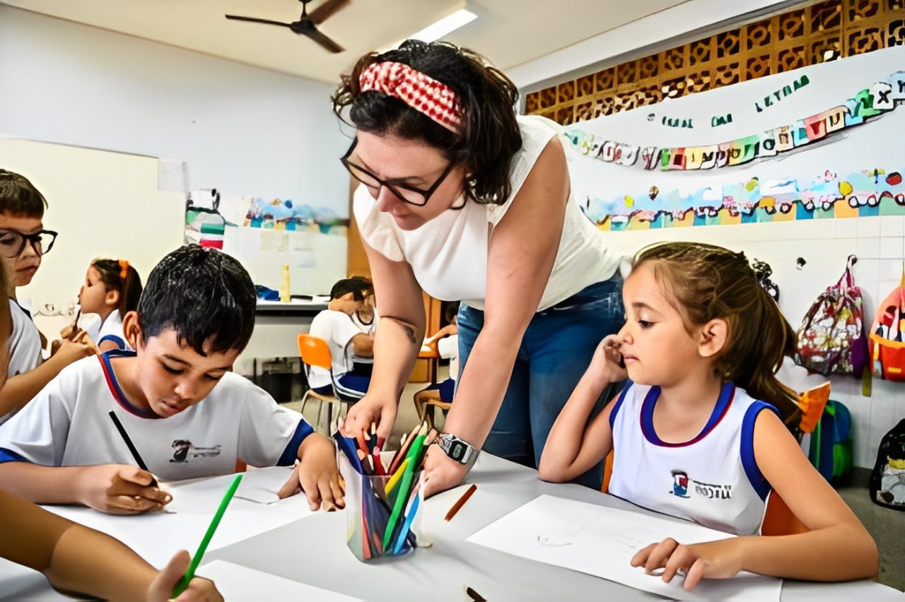 Vitória conquista reconhecimento nacional por avanços na alfabetização e na valorização docente
