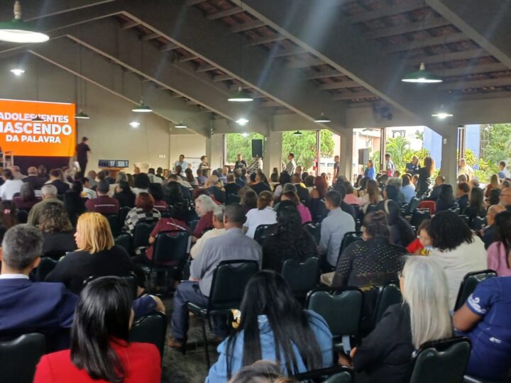 Vereador Devanir promove sessão solene com mais de mil pessoas para homenagear líderes religiosos