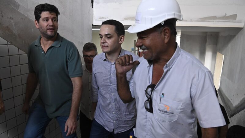 Mais uma escola de tempo integral em Vitória: Pazolini visita obra da EMEF Ronaldo Soares em Resistência