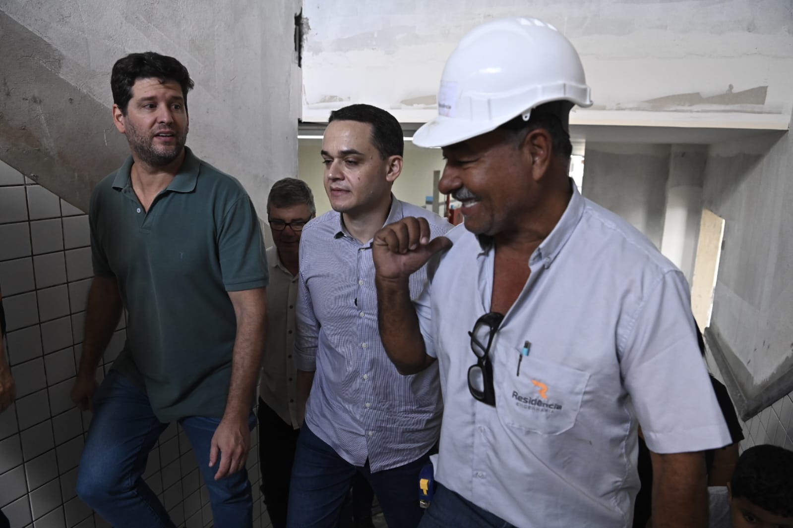 Mais uma escola de tempo integral em Vitória: Pazolini visita obra da EMEF Ronaldo Soares em Resistência
