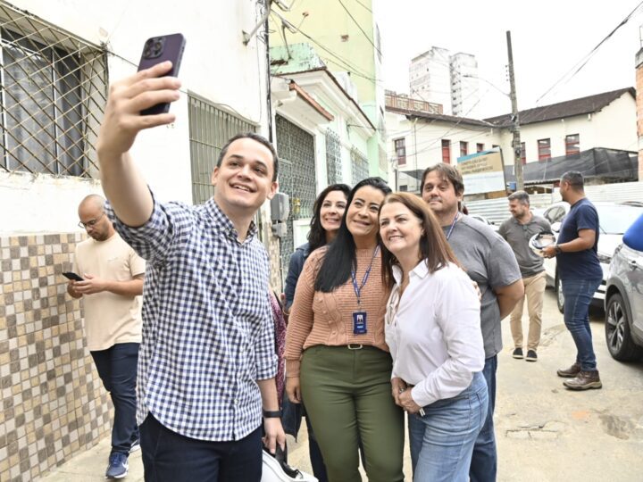 Pazolini e lideranças comunitárias visitam obras da nova EMEF São Vicente de Paulo no centro de Vitoria