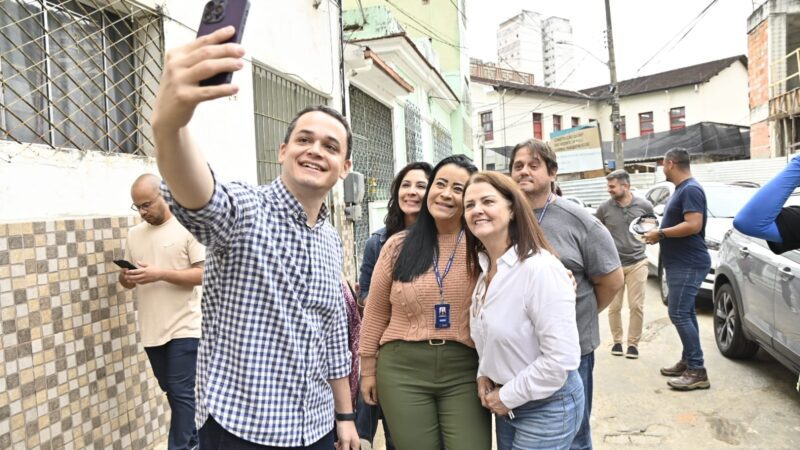 Pazolini e lideranças comunitárias visitam obras da nova EMEF São Vicente de Paulo no centro de Vitoria