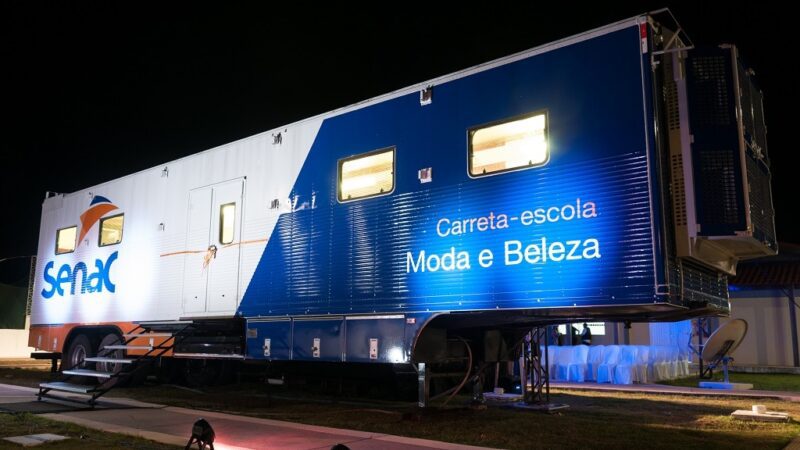 Unidade Móvel de Beleza do Senac traz qualificação e oportunidades a Vila Velha