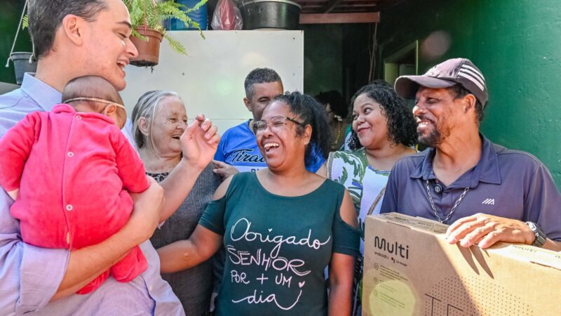 Pazolini realiza mais um sonho da casa própria em Vitória