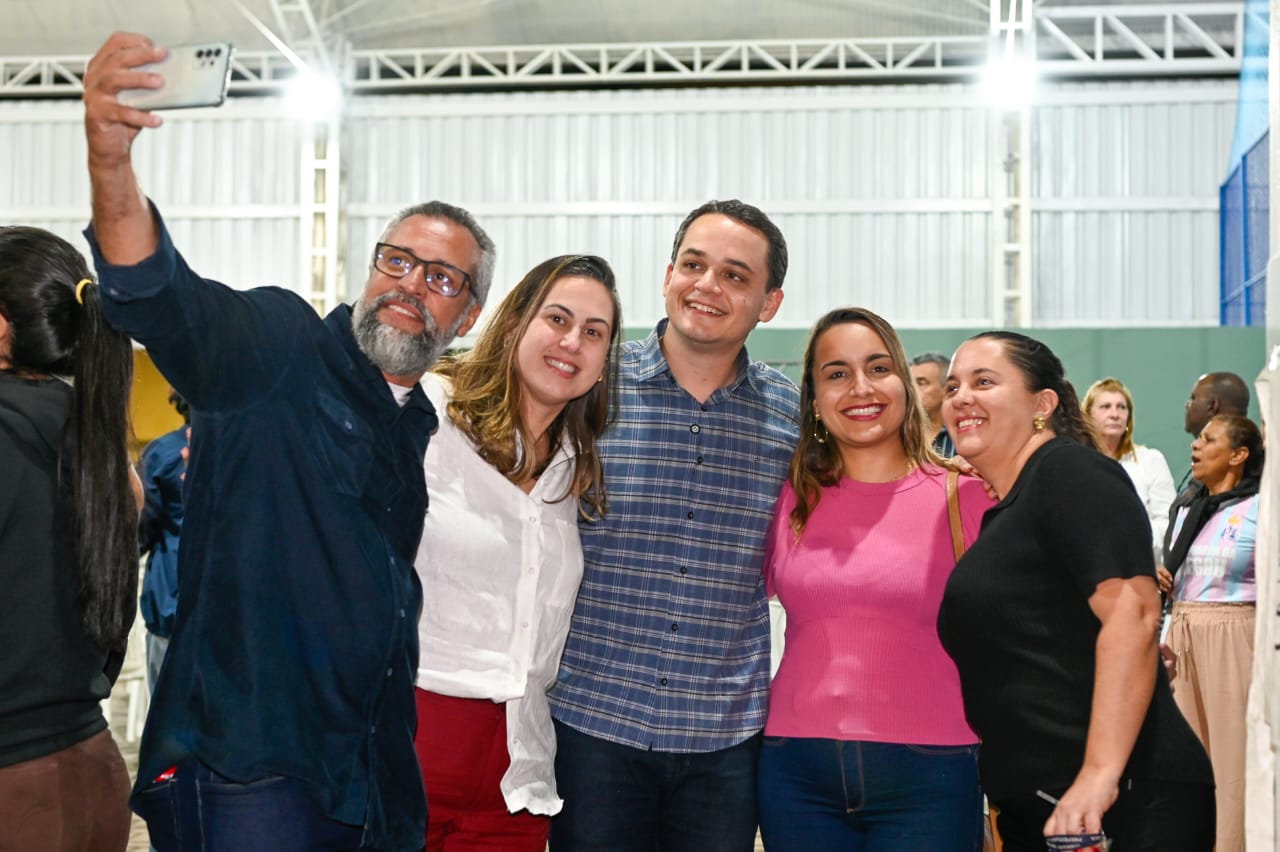 Pazolini e lideranças comunitárias da Grande Goiabeiras inauguram nova da quadra do Hi-Fi
