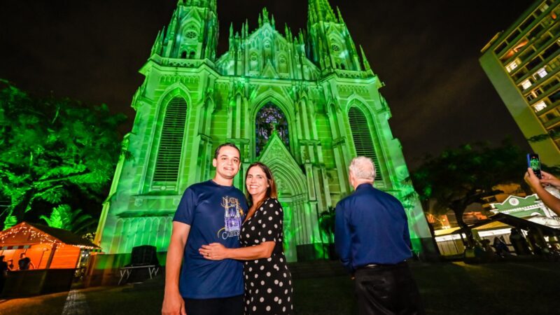 Videomapping, inovação da gestão Pazolini: temas natalinos e belezas de Vitória são projetados na Catedral e encantam