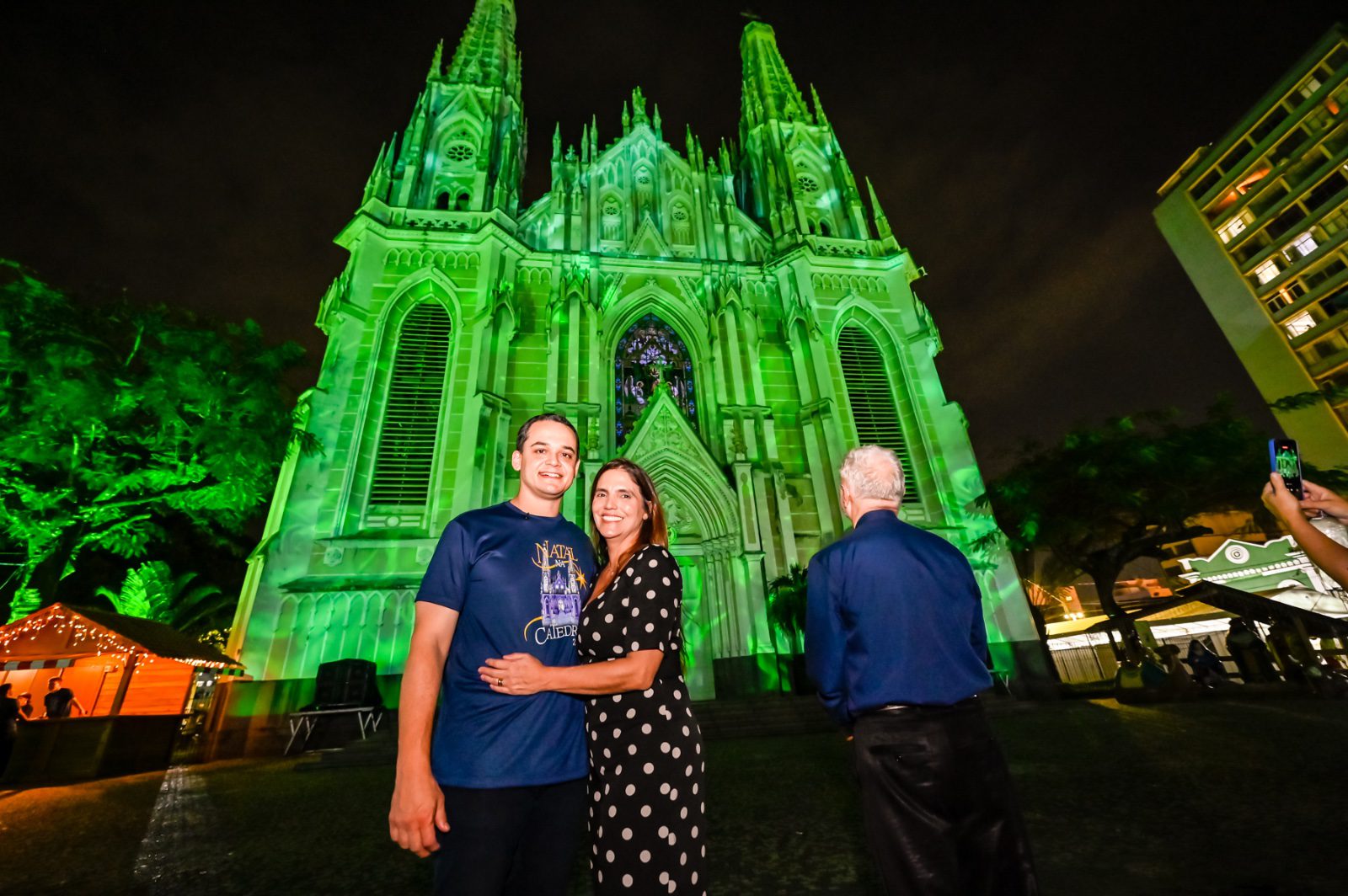 Videomapping, inovação da gestão Pazolini: temas natalinos e belezas de Vitória são projetados na Catedral e encantam