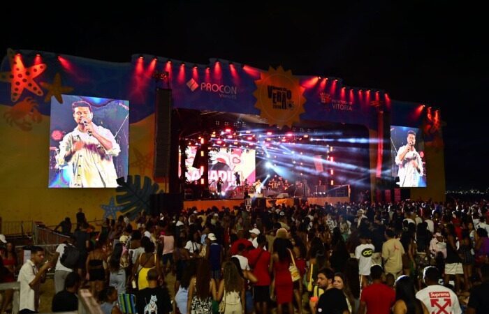 Terceira semana da Arena de Verão reúne 80 mil pessoas com arrocha, sertanejo e emoção